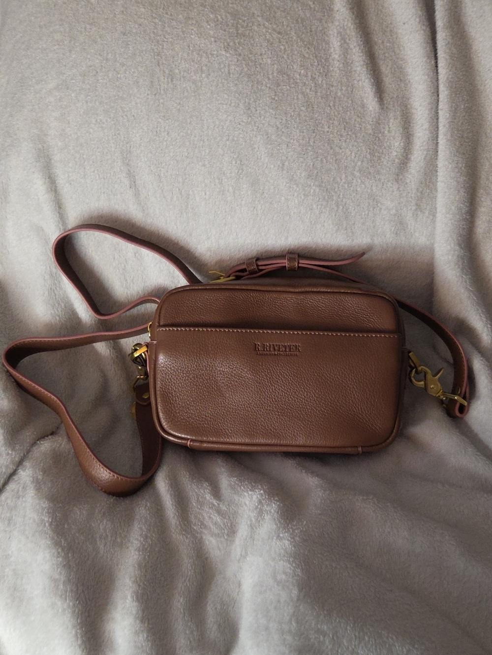 NWOT R. Riveter Jane Camera Bag In Brown Pebbled Leather Pink Edging